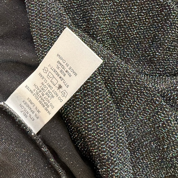 MILK & HONEY LONG SLEEVE KEYHOLE BACK TOP - Picture 6 of 7